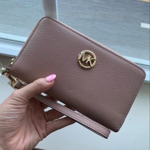 Michael Kors Zip Wallet Wristlet
